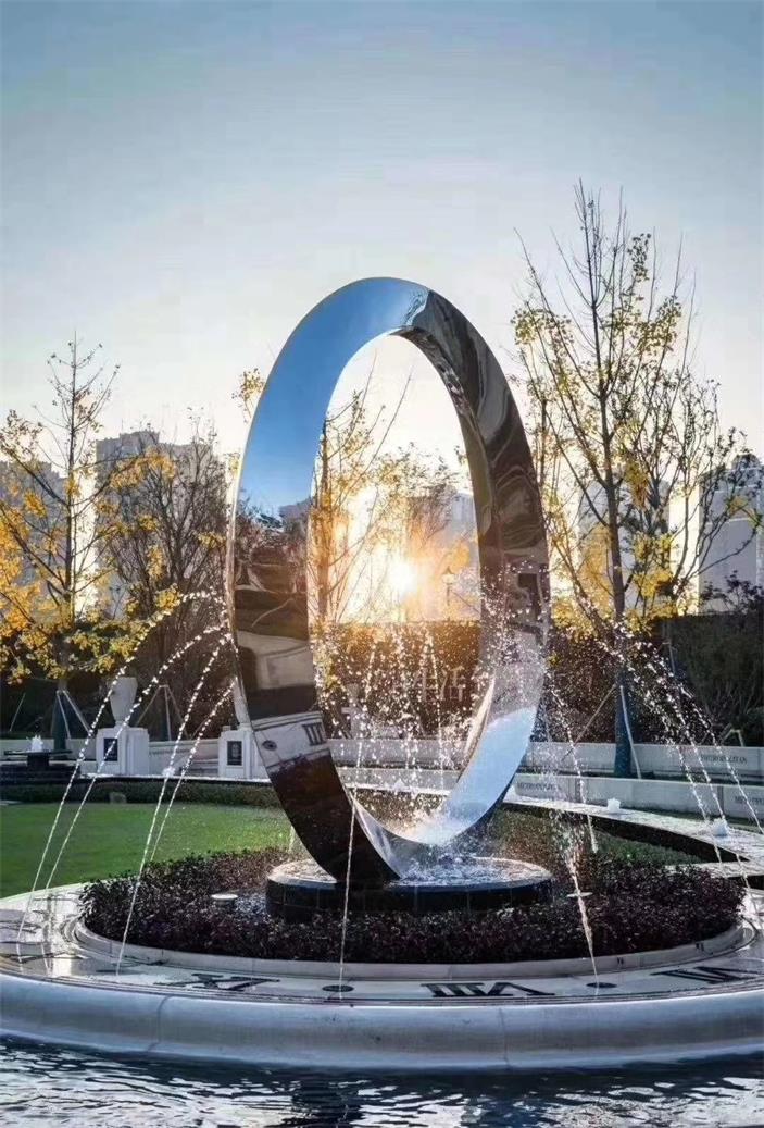 不锈钢圆环雕塑